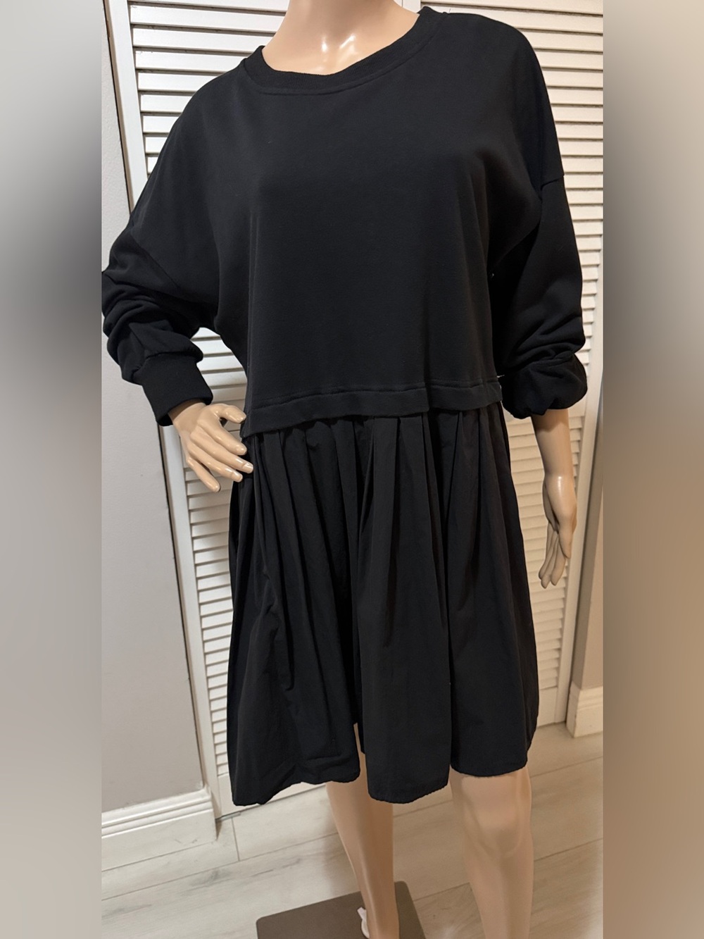 Ugerlov Black Oversized Sweatshirt Dress Minimalist Bubble Hem Large